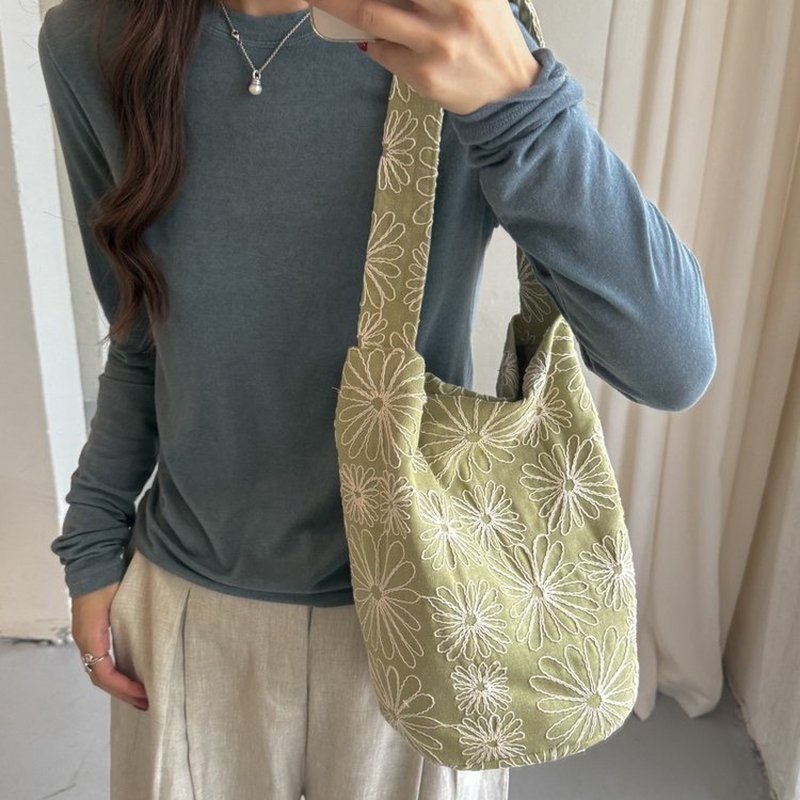 Women Black White Floral Hobo  - Hobo Bag Slouchy ulasan dan harga